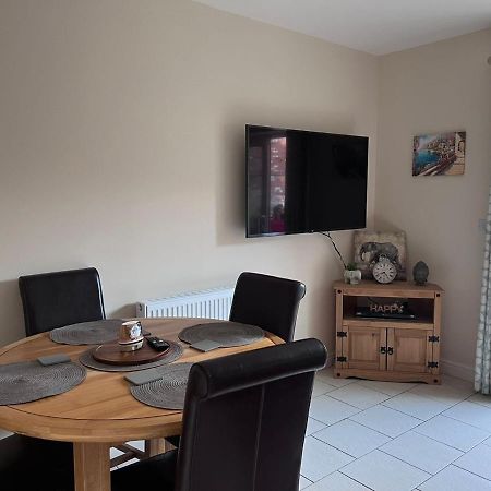 Centrally Located Lincolnshire Home With Free Parking On Premises מראה חיצוני תמונה