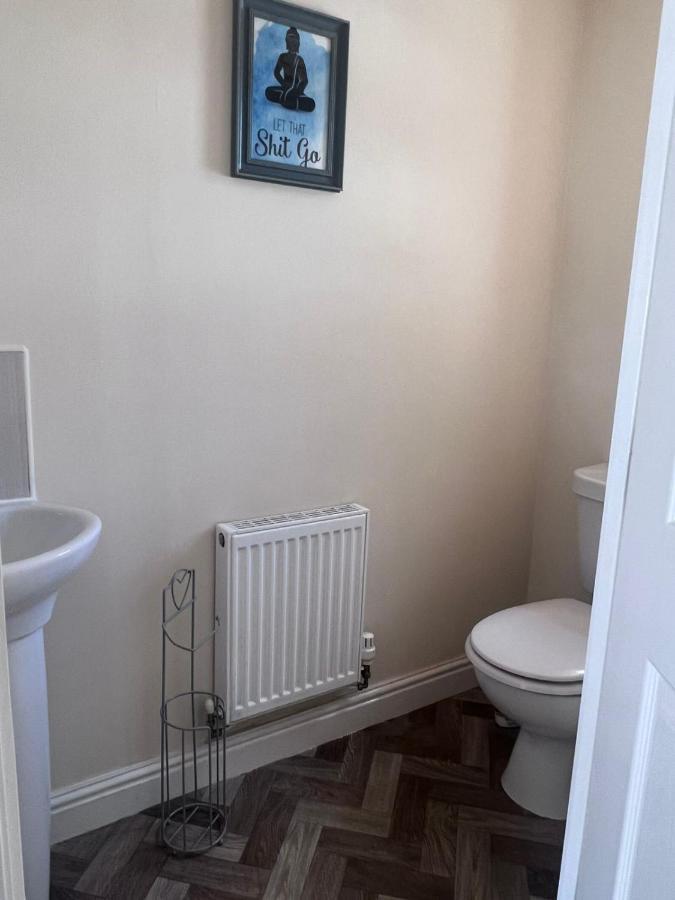 Centrally Located Lincolnshire Home With Free Parking On Premises מראה חיצוני תמונה